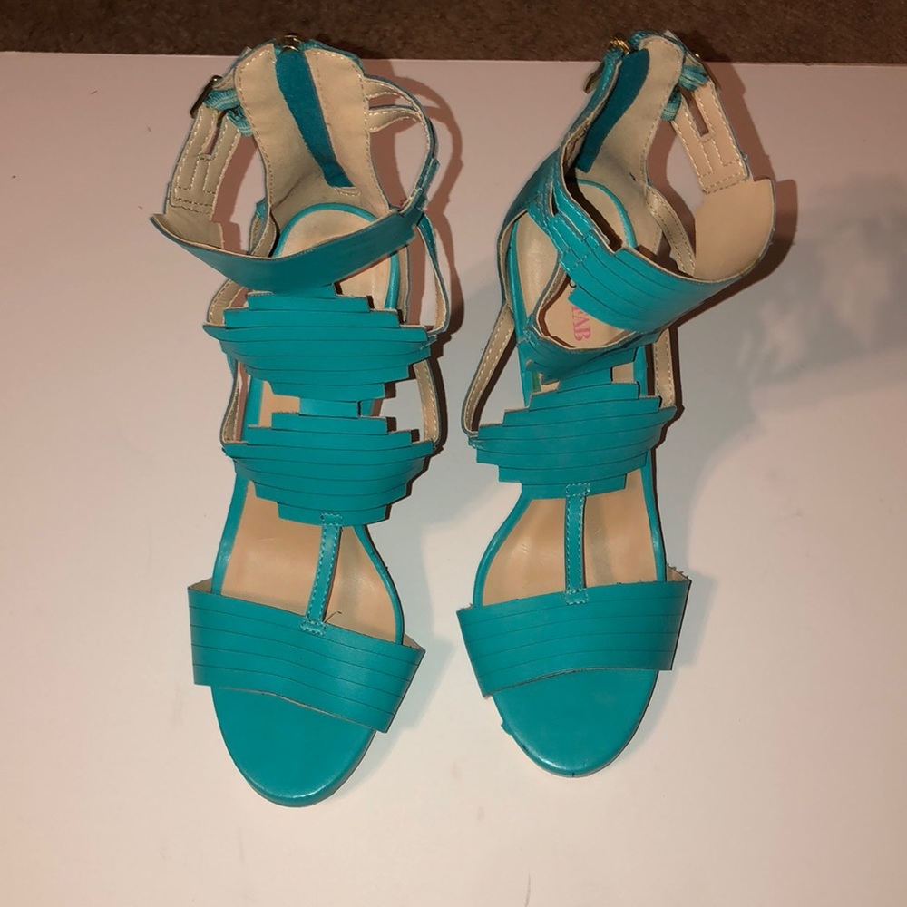 JusFab turquoise heels